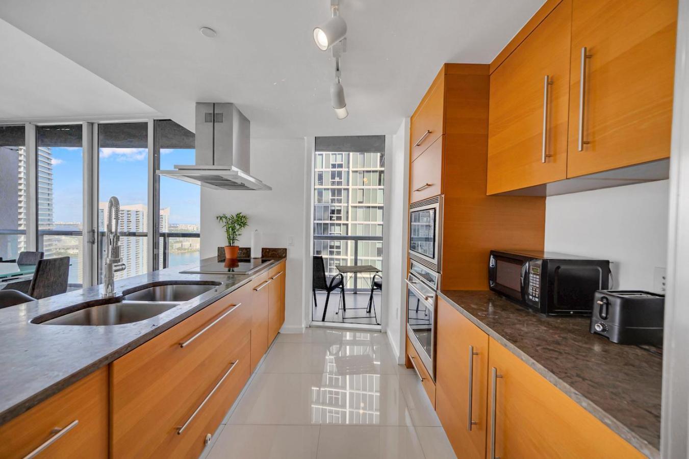 *W Icon Brickell- Luxury 2Br Highrise Corner Condo** Маямі Екстер'єр фото